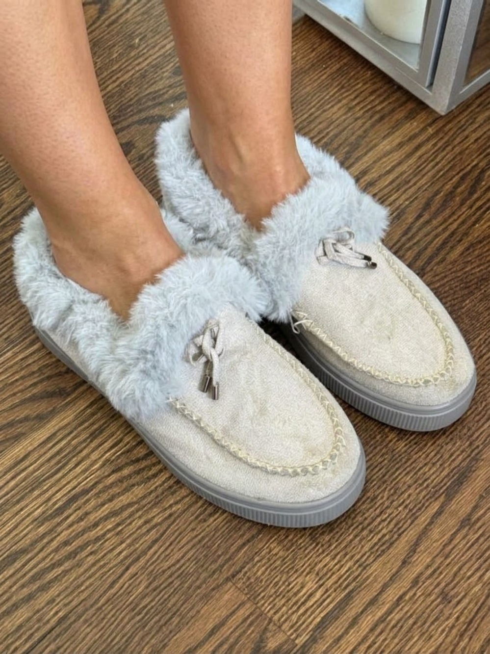 Source Unknown Light Gray Faux Fur Lined Slip-On Moccasin Slippers